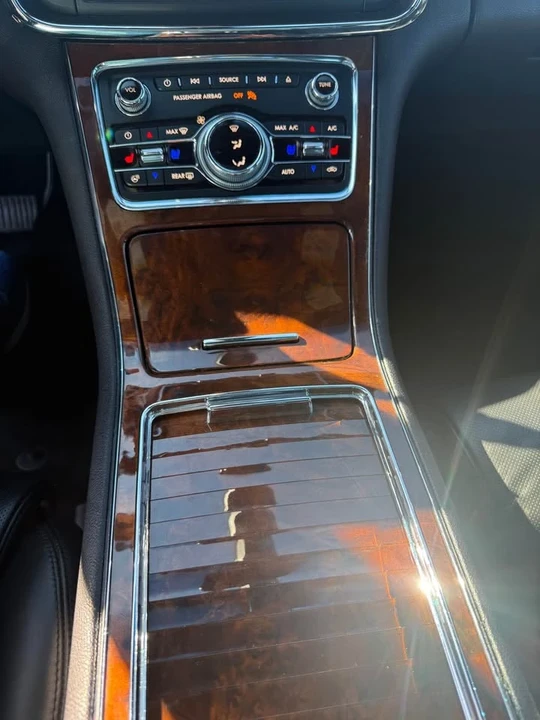 2018 Lincoln Continental 10th Gen - Image 8 of 15