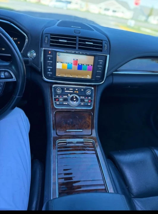 2018 Lincoln Continental 10th Gen - Image 12 of 20