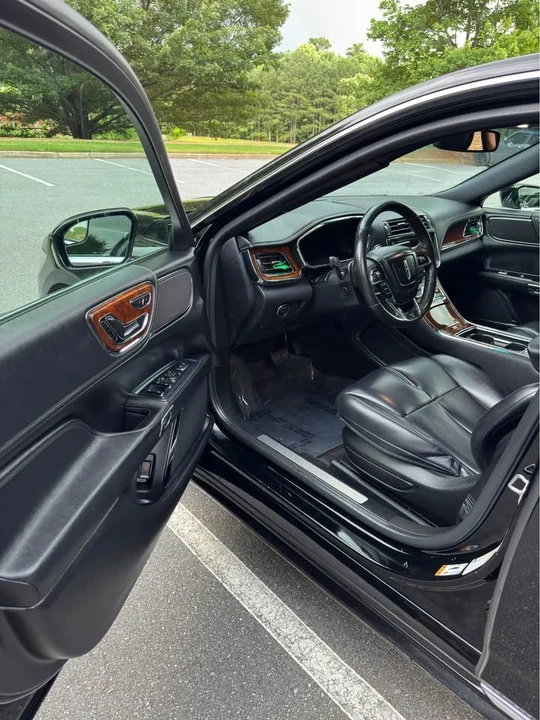 2018 Lincoln Continental 10th Gen - Image 10 of 12
