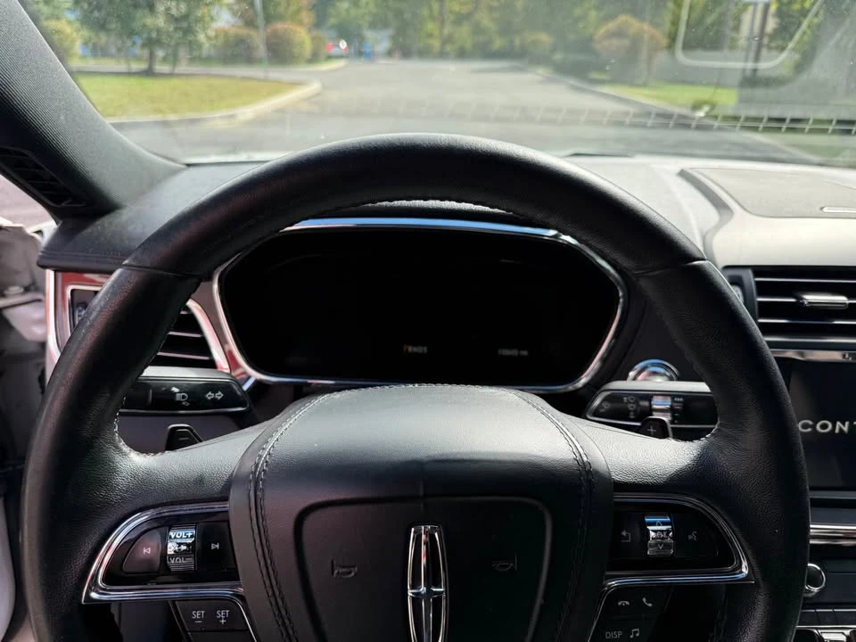 2018 Lincoln Continental 10th Gen - Image 10 of 13