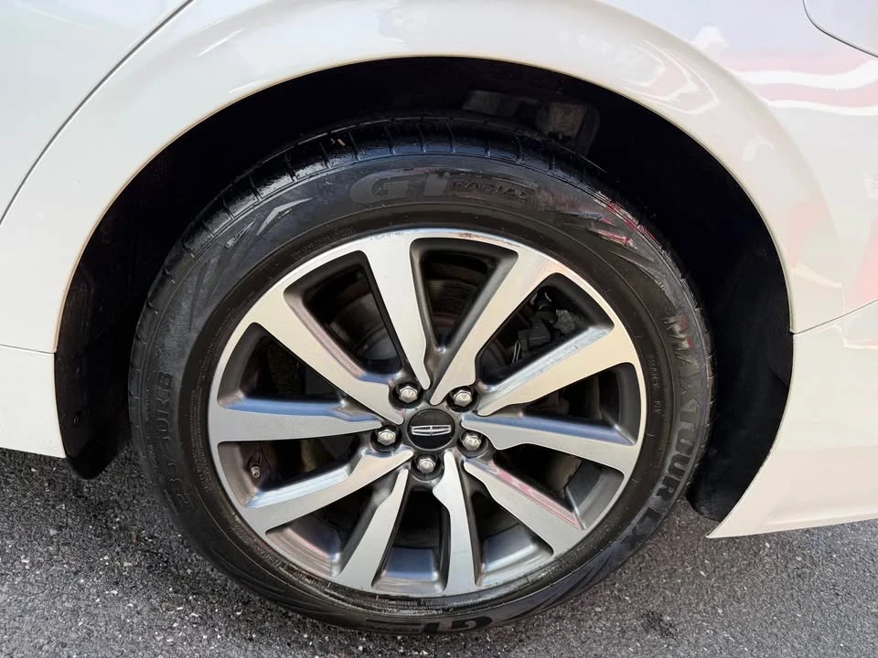 2018 Lincoln Continental 10th Gen - Image 12 of 13