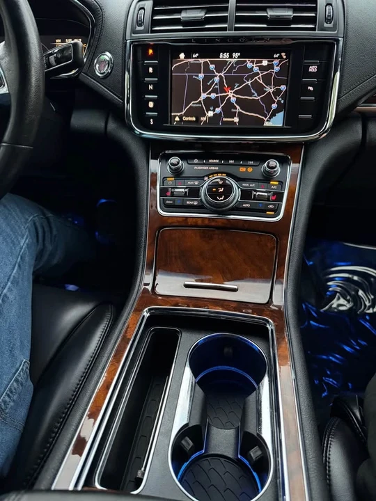 2018 Lincoln Continental 10th Gen - Image 6 of 12