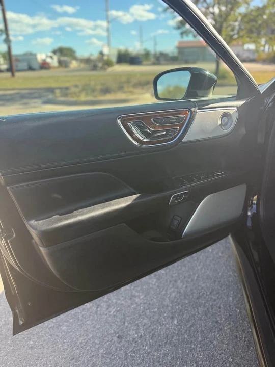 2018 Lincoln Continental 10th Gen - Image 6 of 9