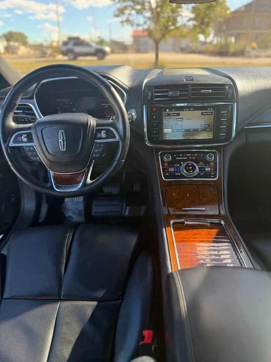 2018 Lincoln Continental 10th Gen - Image 8 of 9