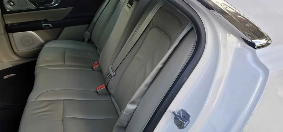2018 Lincoln Continental 10th Gen - Image 5 of 11