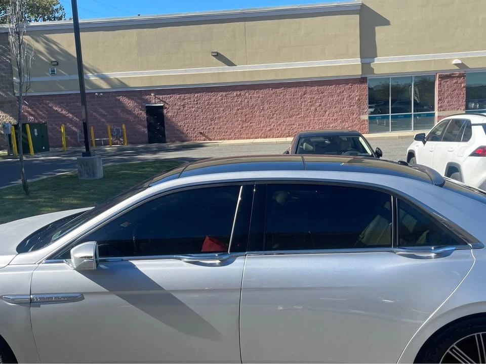 2018 Lincoln Continental 10th Gen - Image 5 of 17