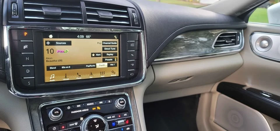 2018 Lincoln Continental 10th Gen - Image 9 of 11