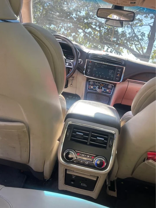 2018 Lincoln Continental 10th Gen - Image 13 of 17