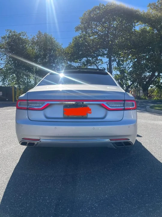 2018 Lincoln Continental 10th Gen - Image 10 of 17