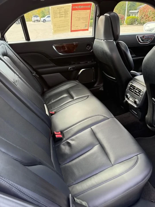 2018 Lincoln Continental 10th Gen - Image 4 of 9