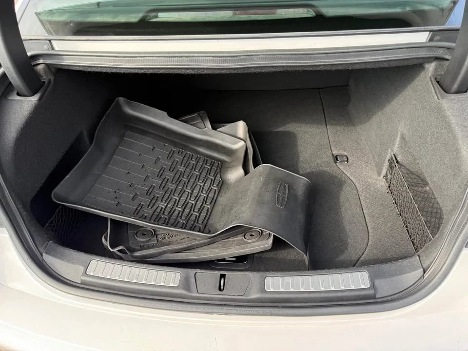 2018 Lincoln Continental 10th Gen - Image 8 of 9