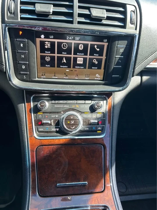 2018 Lincoln Continental 10th Gen - Image 19 of 20