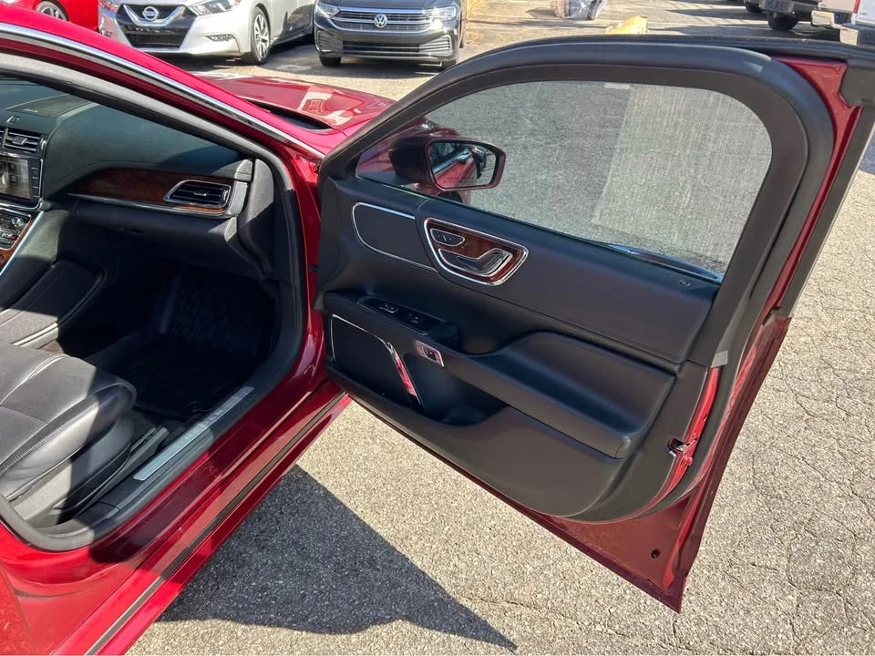 2018 Lincoln Continental 10th Gen - Image 11 of 20