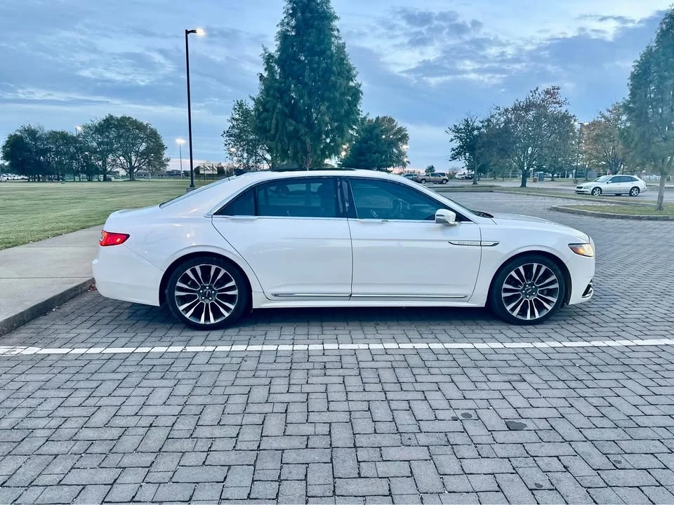 2018 Lincoln Continental 10th Gen - Image 4 of 17
