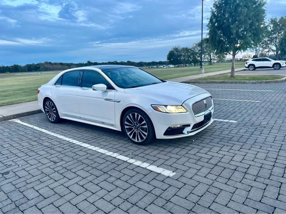 2018 Lincoln Continental 10th Gen - Image 3 of 17
