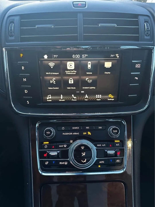 2018 Lincoln Continental 10th Gen - Image 16 of 17