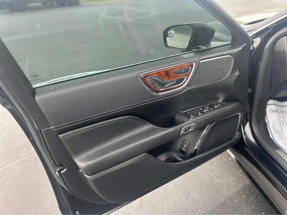 2018 Lincoln Continental 10th Gen - Image 14 of 19