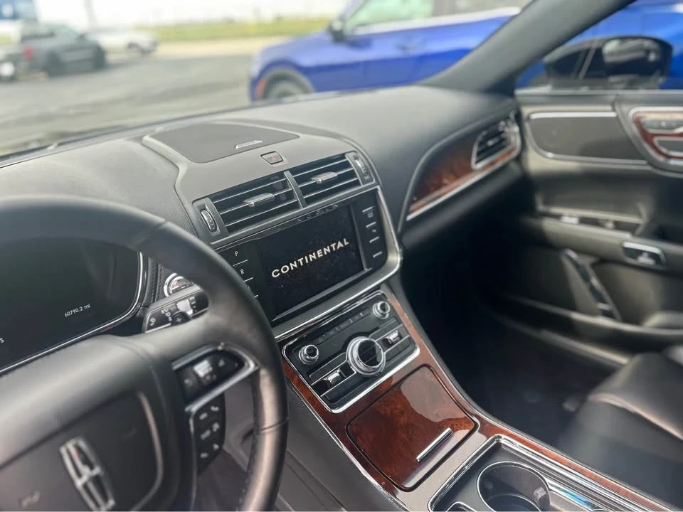 2018 Lincoln Continental 10th Gen - Image 17 of 19