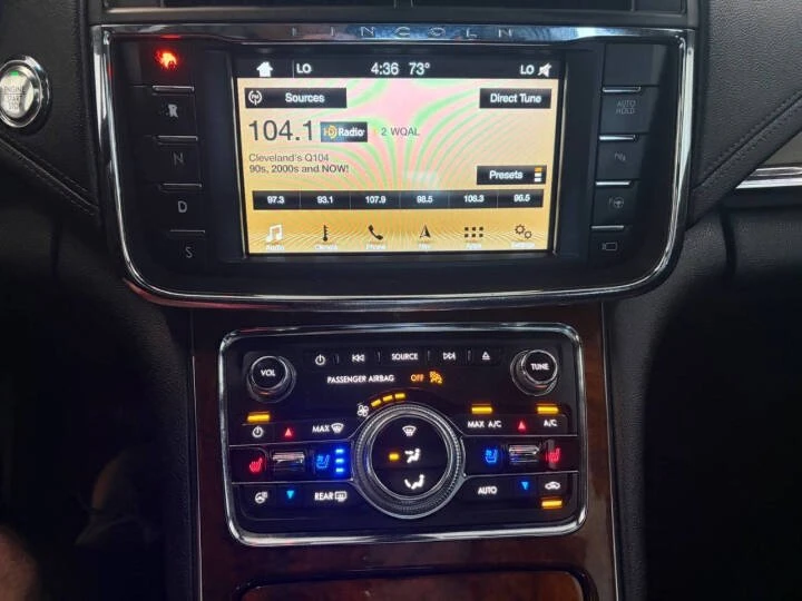 2018 Lincoln Continental 10th Gen - Image 13 of 18