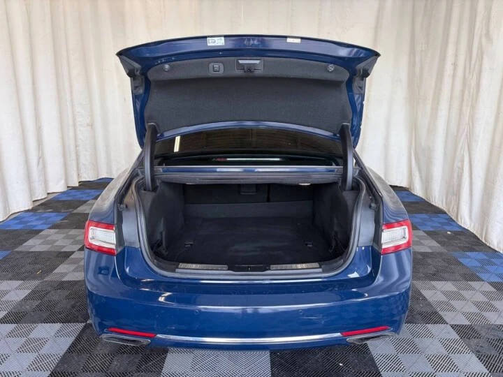 2018 Lincoln Continental 10th Gen - Image 8 of 18