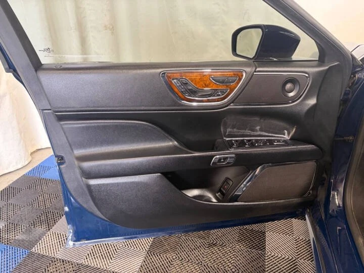 2018 Lincoln Continental 10th Gen - Image 7 of 18