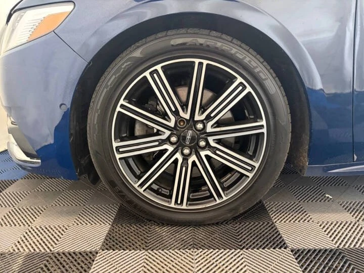 2018 Lincoln Continental 10th Gen - Image 17 of 18