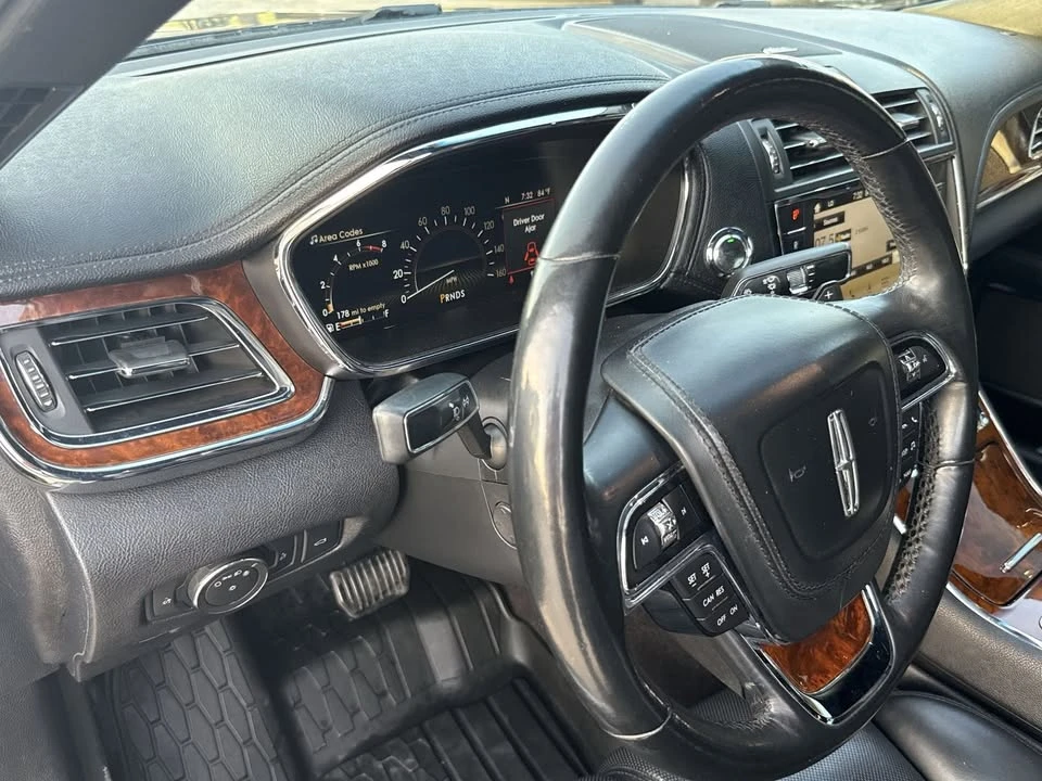 2018 Lincoln Continental 10th Gen - Image 2 of 10