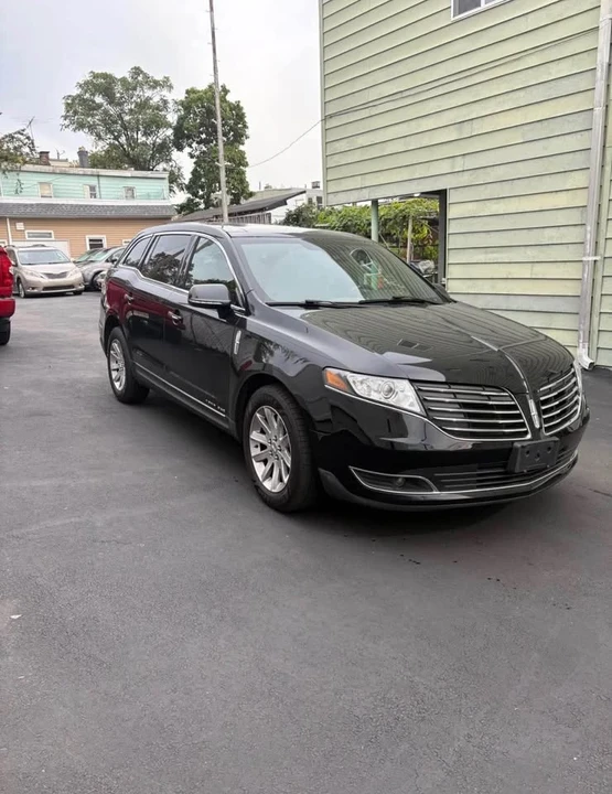2018 Lincoln MKT - Image 2 of 12