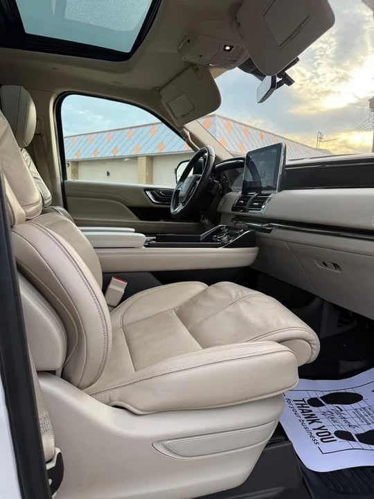 2018 Lincoln Navigator 4th Gen - Image 9 of 13