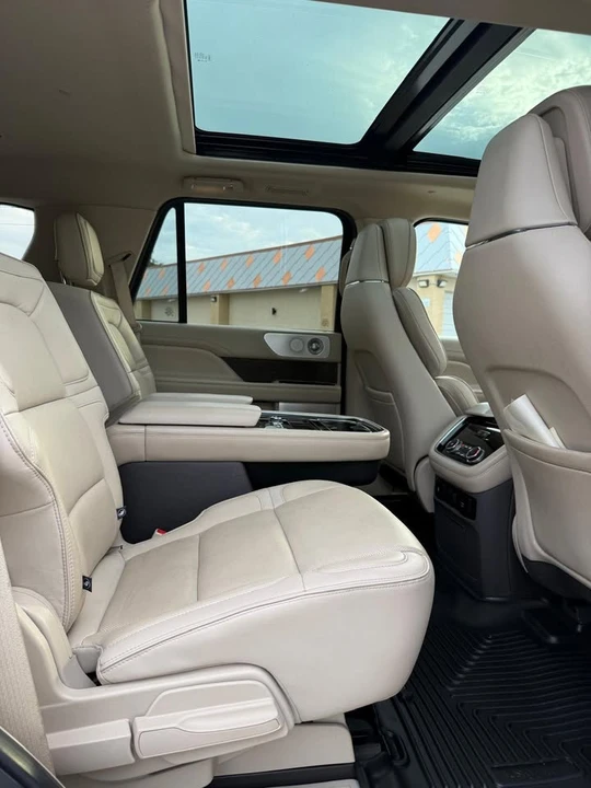 2018 Lincoln Navigator 4th Gen - Image 8 of 13