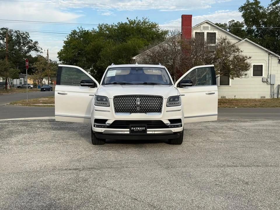 2018 Lincoln Navigator 4th Gen - Image 2 of 13