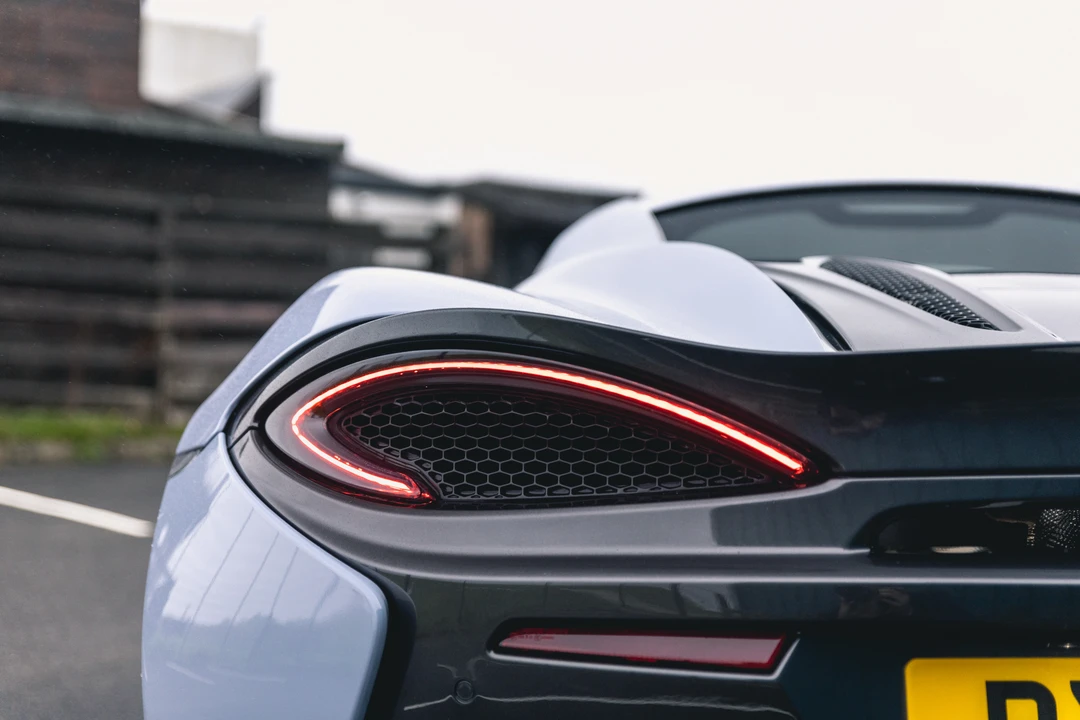 2018 McLaren 570S - Image 16 of 31