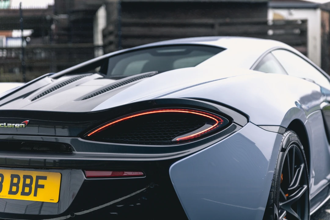 2018 McLaren 570S - Image 18 of 31