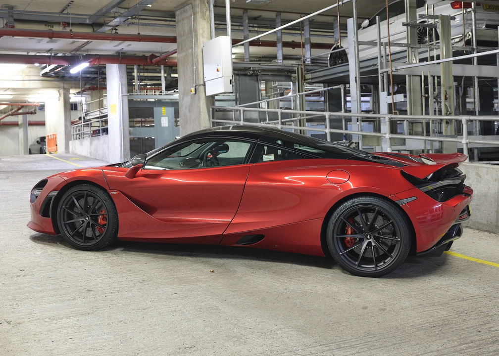 2018 McLaren 720S - Image 13 of 31