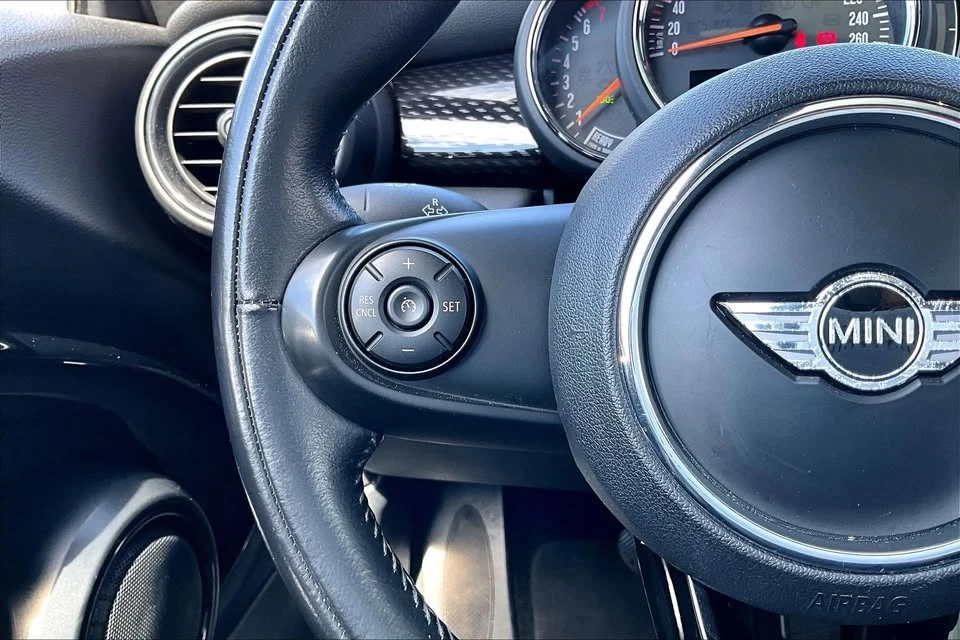 2018 Mini Mini Cooper S 3rd Gen - Image 15 of 18