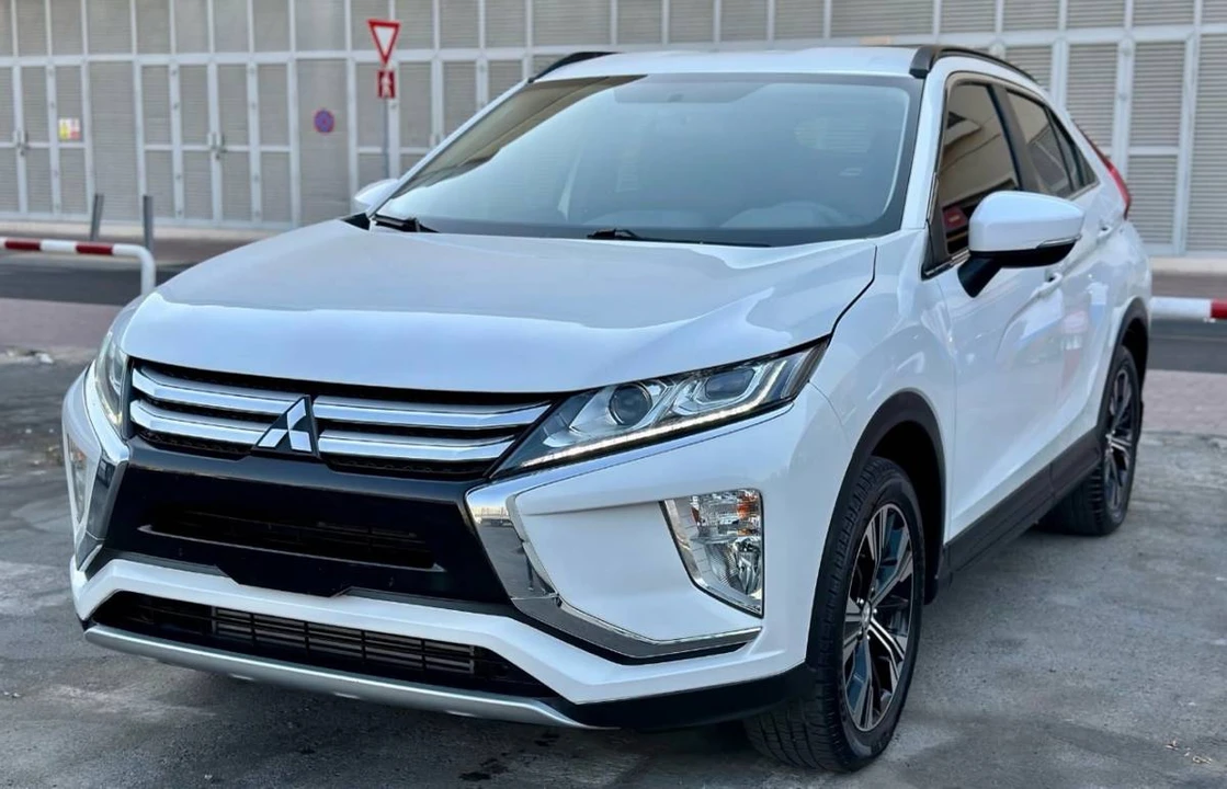 2018 Mitsubishi Eclipse Cross - Image 2 of 9