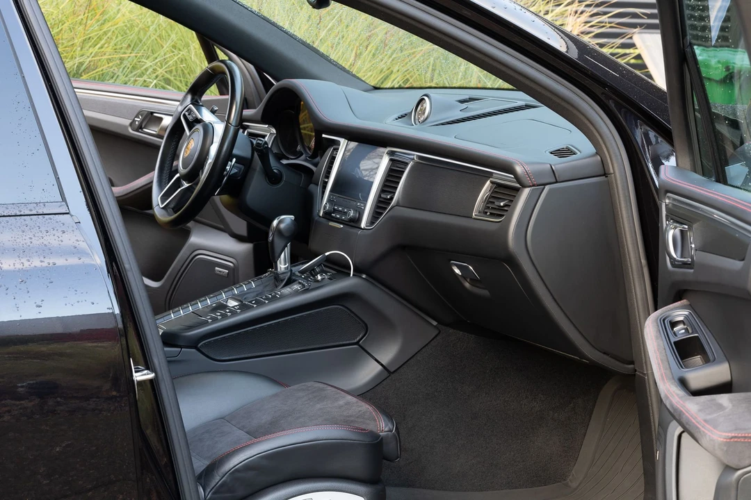 2018 Porsche Macan GTS - Image 7 of 12