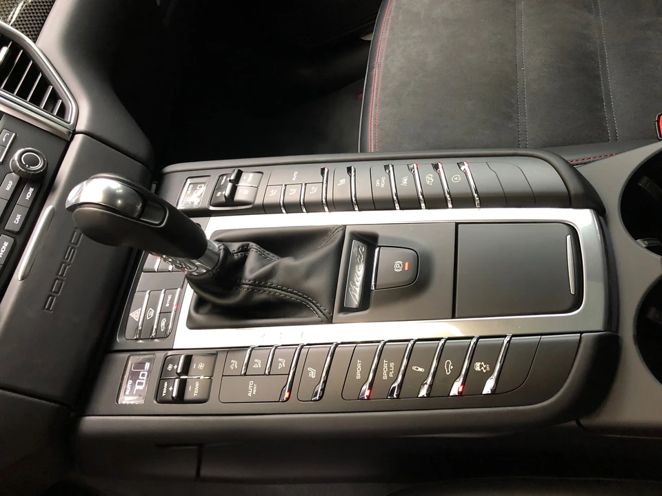 2018 Porsche Macan GTS - Image 17 of 19