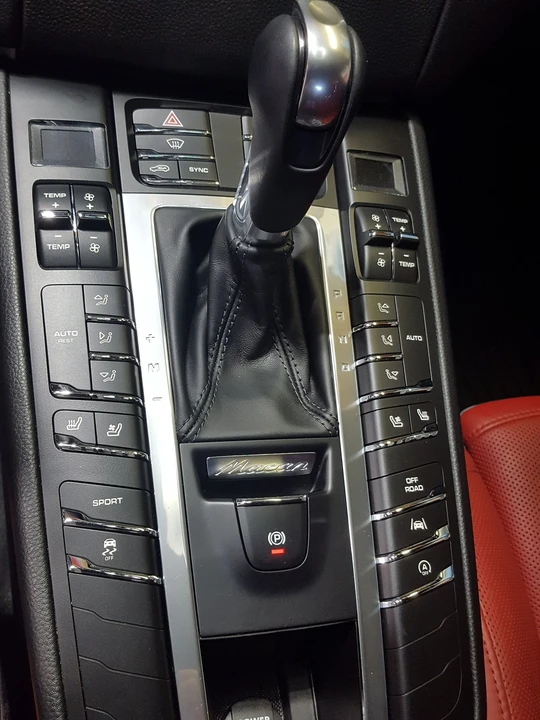 2018 Porsche Macan S - Image 7 of 9