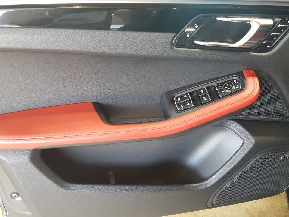2018 Porsche Macan S - Image 8 of 9