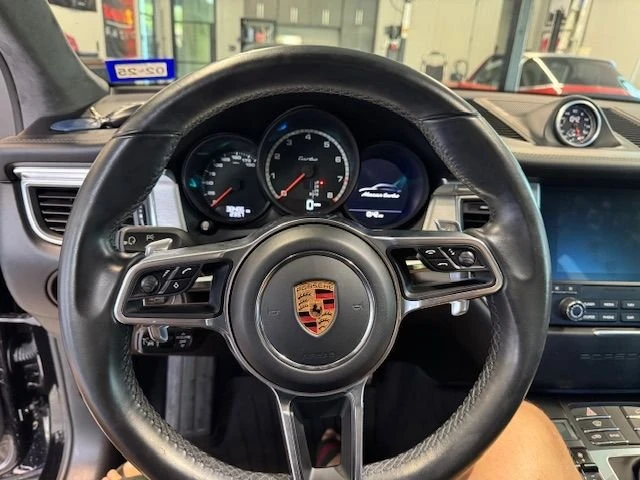 2018 Porsche Macan Turbo - Image 11 of 22