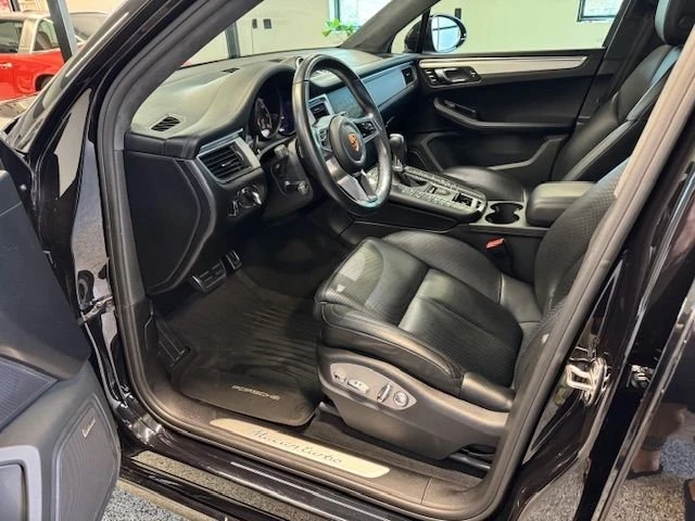 2018 Porsche Macan Turbo - Image 12 of 22