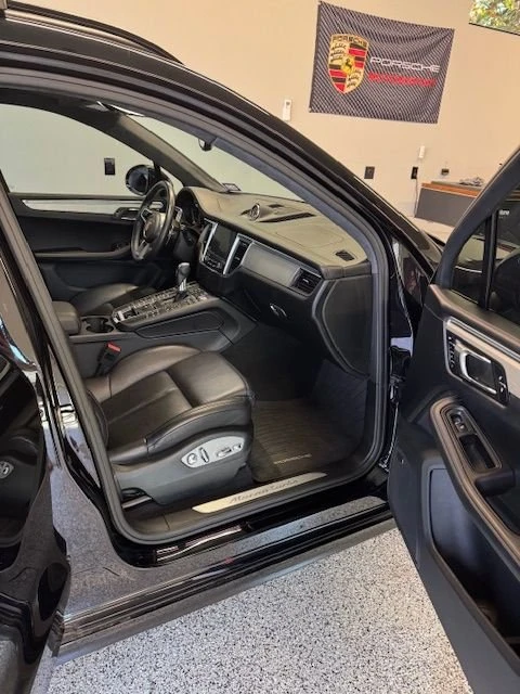 2018 Porsche Macan Turbo - Image 15 of 22