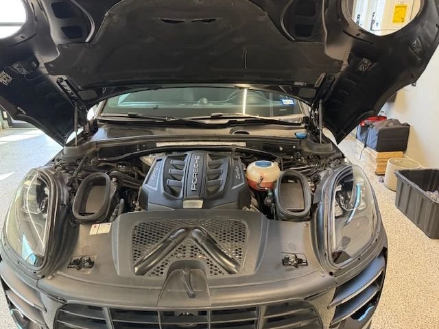 2018 Porsche Macan Turbo - Image 18 of 22