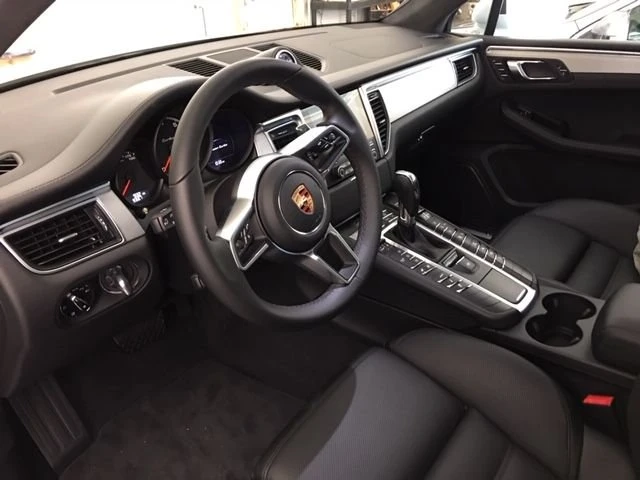 2018 Porsche Macan Turbo - Image 15 of 19
