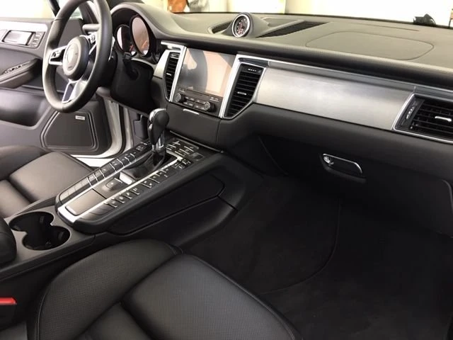 2018 Porsche Macan Turbo - Image 14 of 19