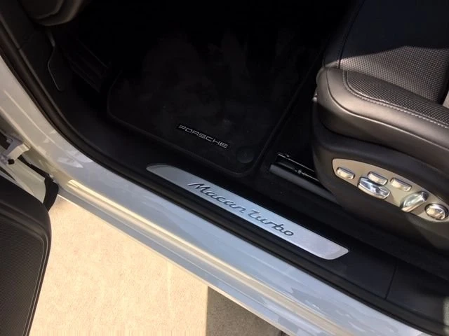 2018 Porsche Macan Turbo - Image 5 of 19