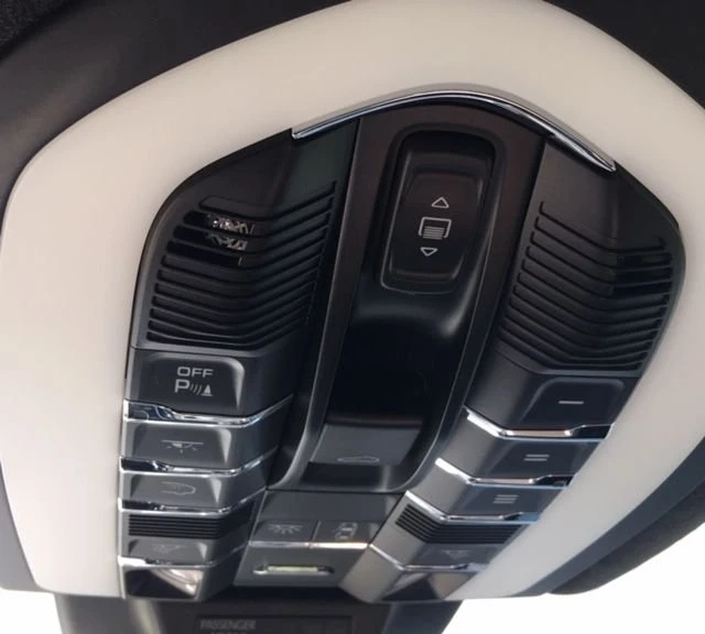 2018 Porsche Macan Turbo - Image 18 of 21