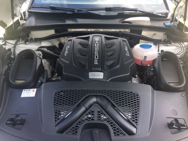 2018 Porsche Macan Turbo - Image 20 of 21