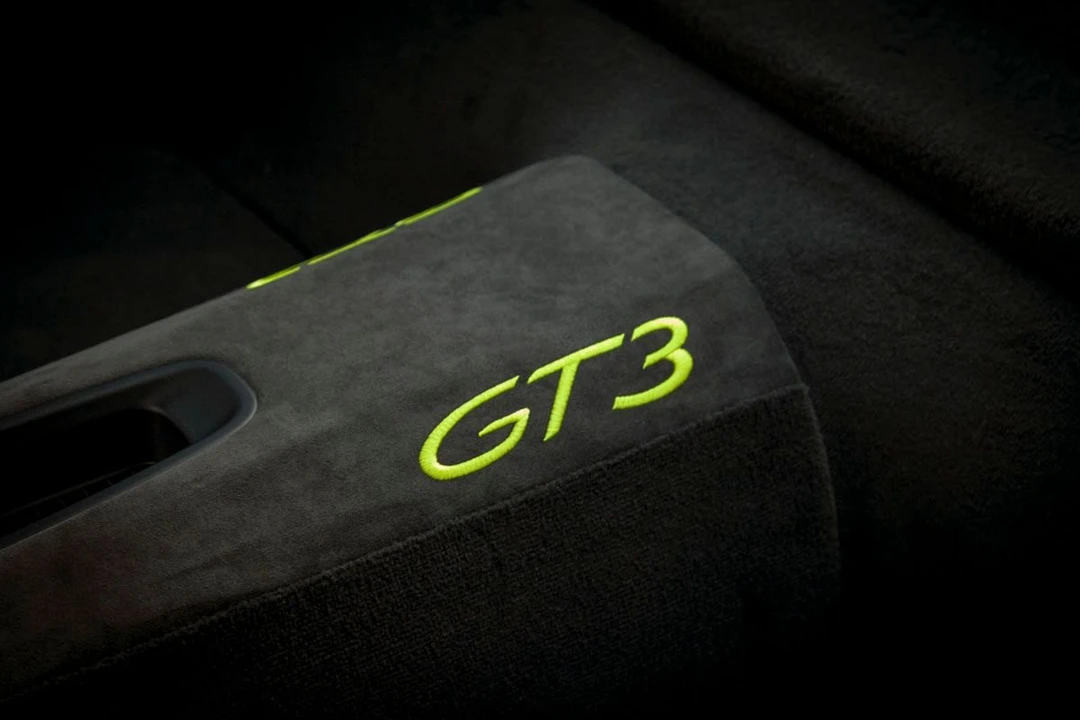 2018 Porsche 911 - Image 15 of 18